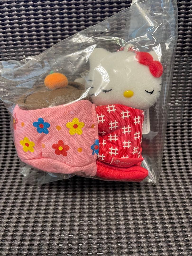ハローキティ ご当地 コタツ ぬいぐるみ