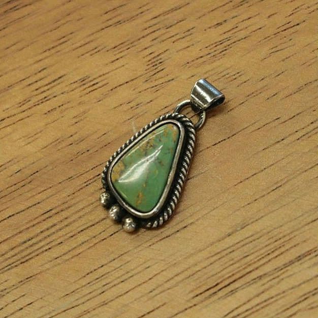 キングマンターコイズペンダント　インディアンジュエリーテイストネックレス