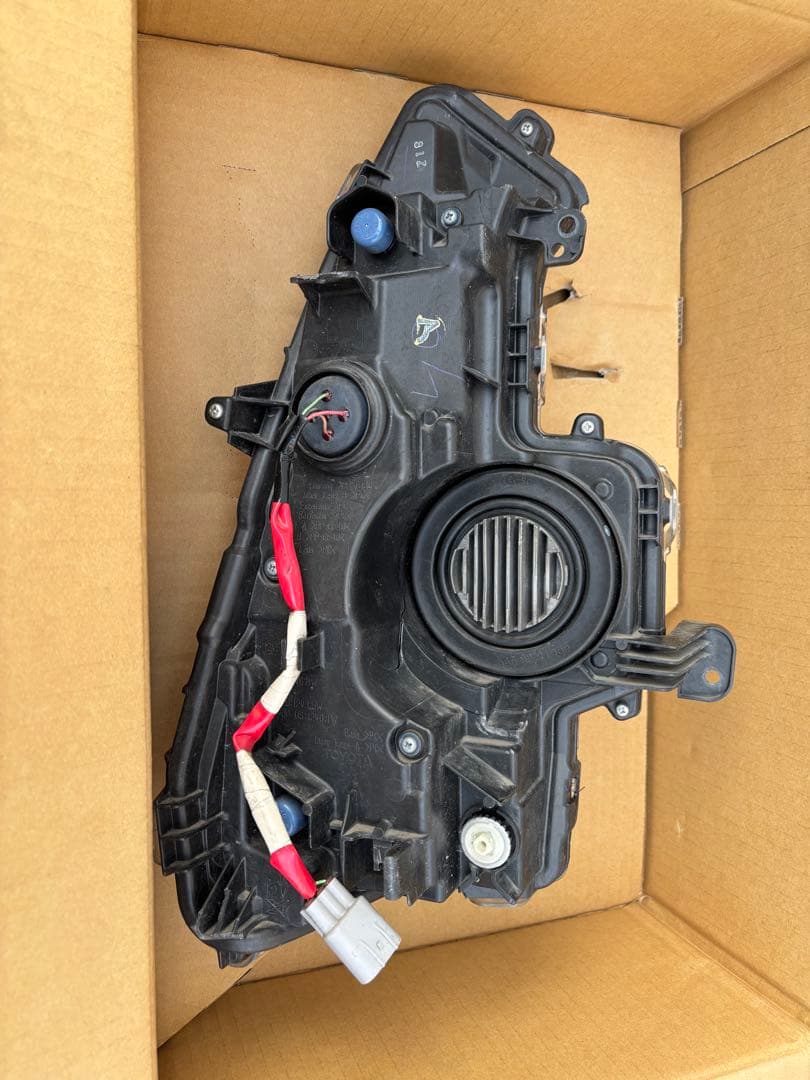 プリウス52phv 左前フォグランプ