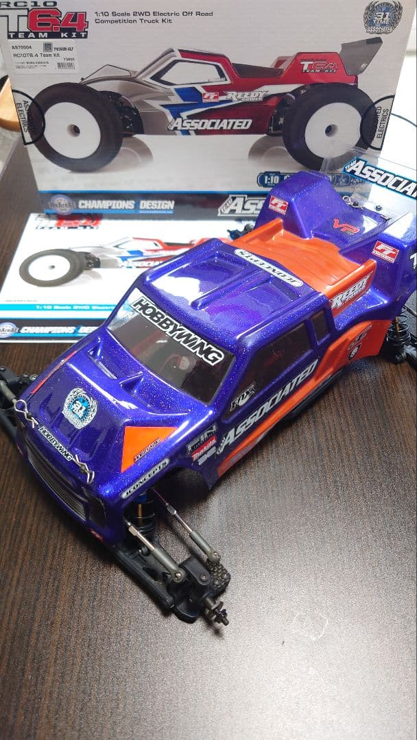 けん アソシエイテッド RC10T6.4　新品ボディー.タイヤセット