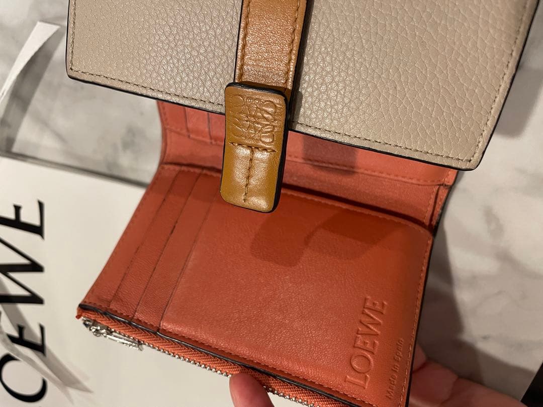 ロエベ　財布　バーティカルウォレット　スモール