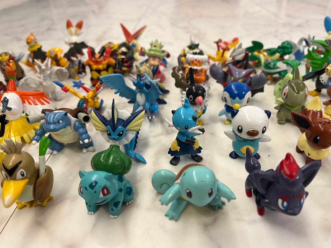 公*o様 モンコレ55個と破損あり8個大量セットにモンコレ以外のおまけ大量セット