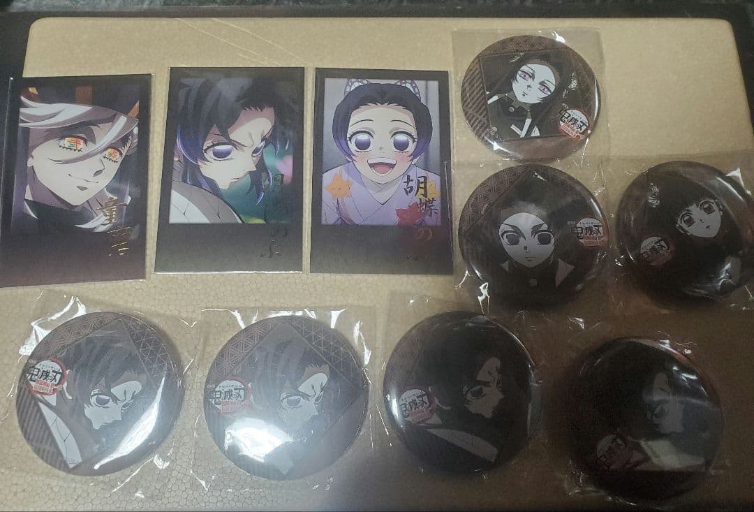 鬼滅の刃 お楽しみくじ 缶バッジ、チェキ風ブロマイド、おすそ分け