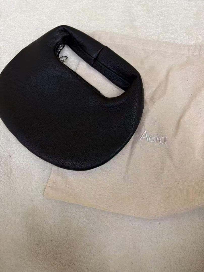 Aeta ブラックレザー ミニハンドバッグ サイズM
