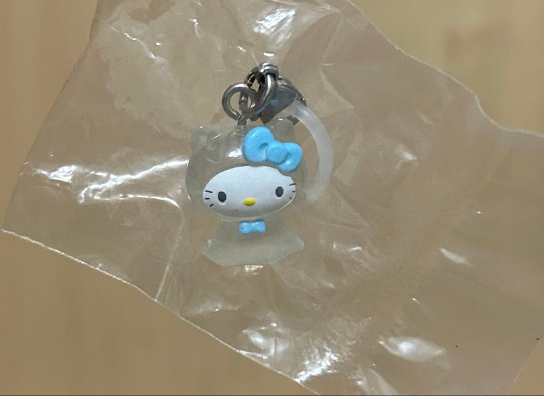 サンリオ　めじるしアクセサリー2 てるてる坊主　レインコート　キティ