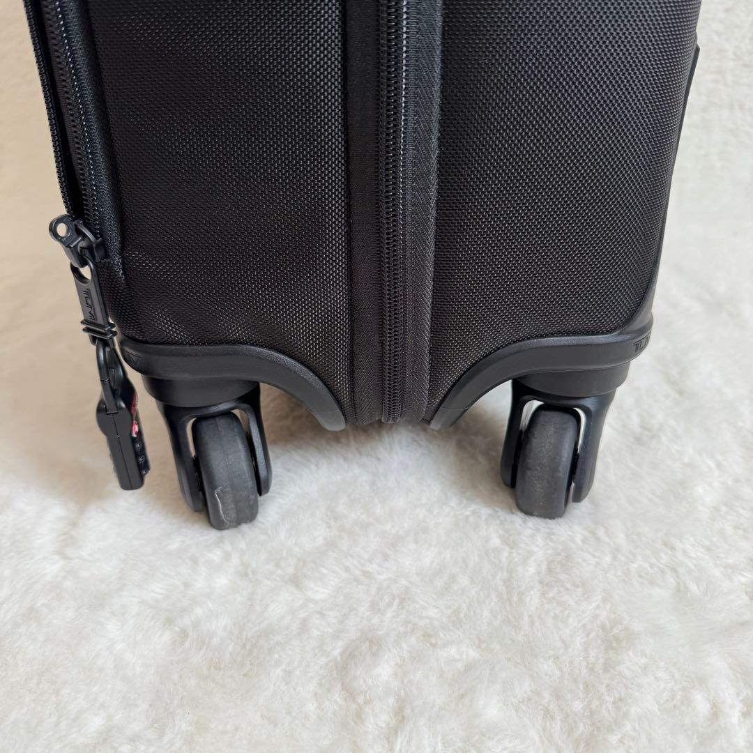 美品　TUMI コンパクト　4ウィール　キャリーケース　黒　出張　ビジネス