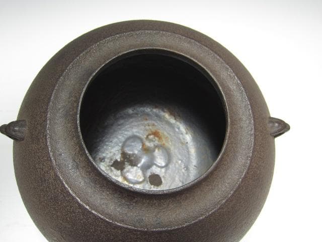 ☆　大徳寺　細合喝堂　自筆釜　かわいらしい形の釜です☆y244