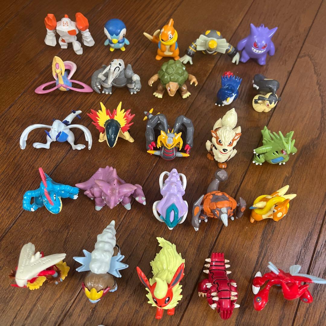 d*7様 伝説ポケモン含むコレクションフィギュア 大中小合わせて69体セット