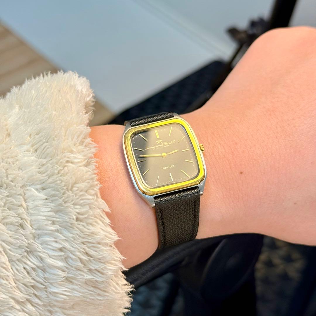 VINTAGE IWC Schaffhausen 黒文字盤 タンク 1980's