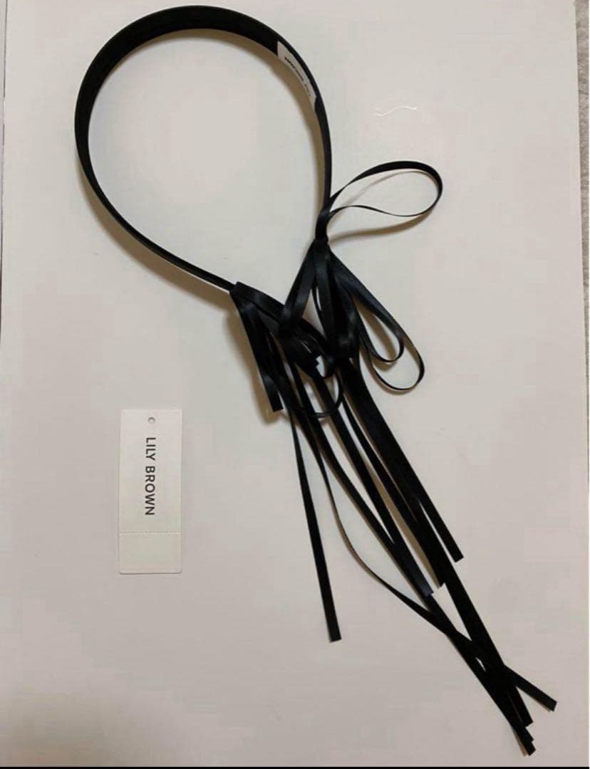 リボンフリンジカチューシャ　リリーブラウン　黒　ブラック　タグ付き　美品　綺麗め