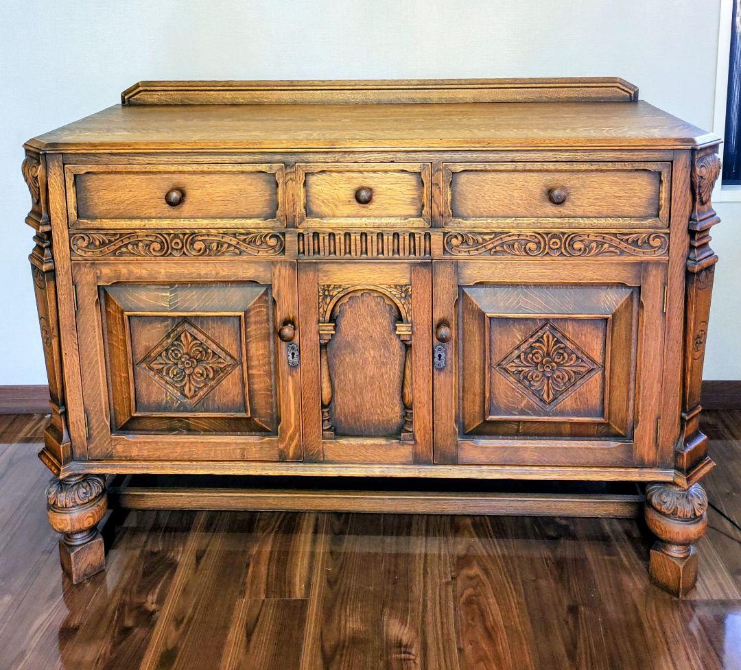 アンティーク家具　イギリス　木製彫刻サイドボード