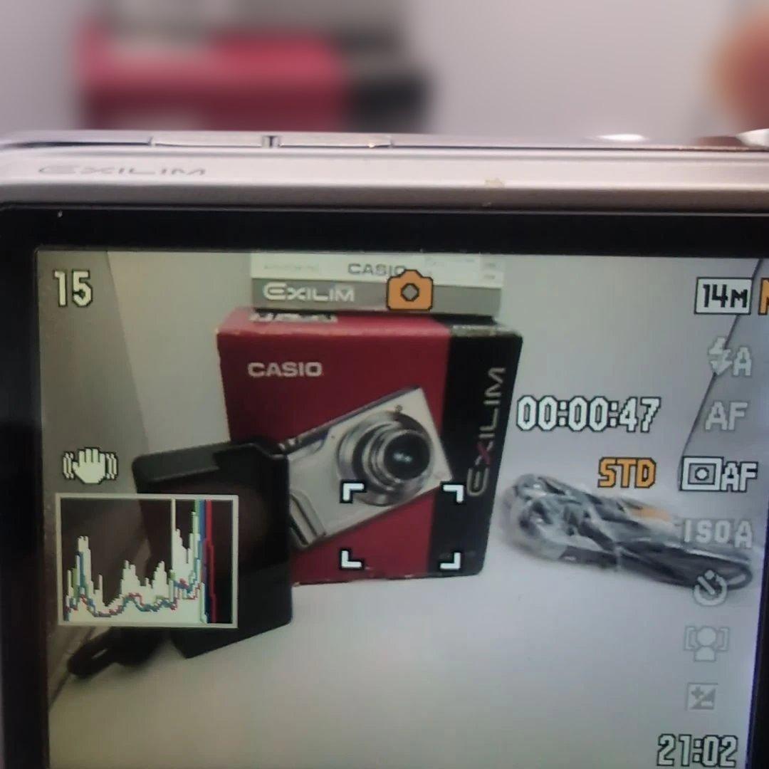 カシオ　デジタルカメラ　EX-H15 説明書、充電器 各種コード付