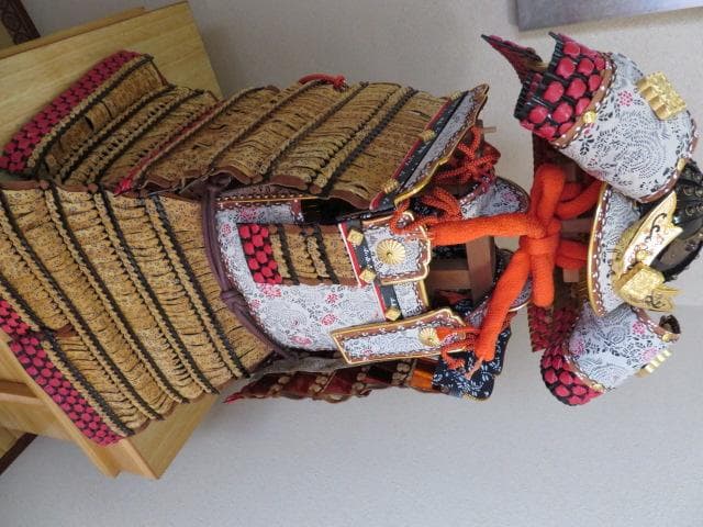 国宝楯無鎧（小桜韋威鎧兜大袖付）菅田天神社認定限定品　大きさ２分の１