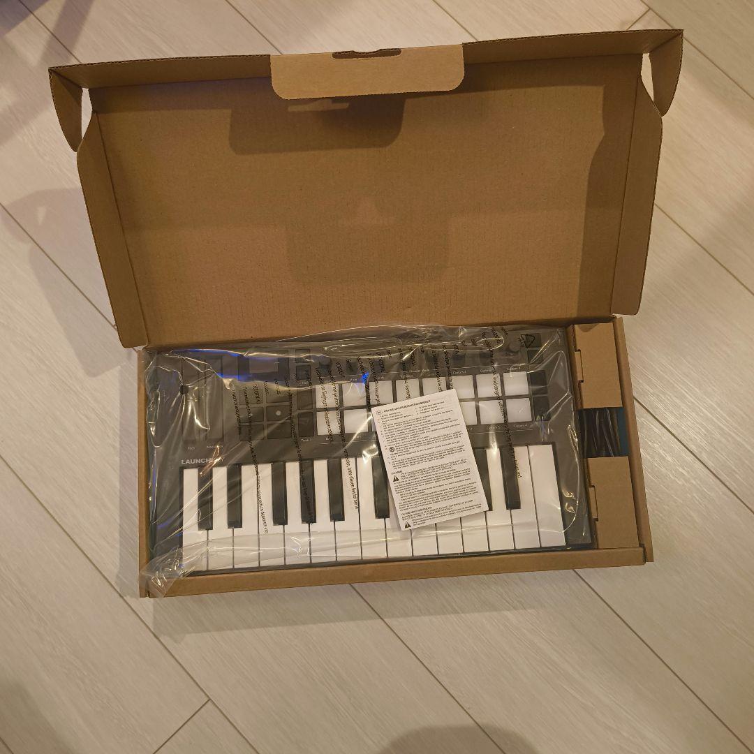 Novation Launchkey Mini 25 MIDIコントローラー