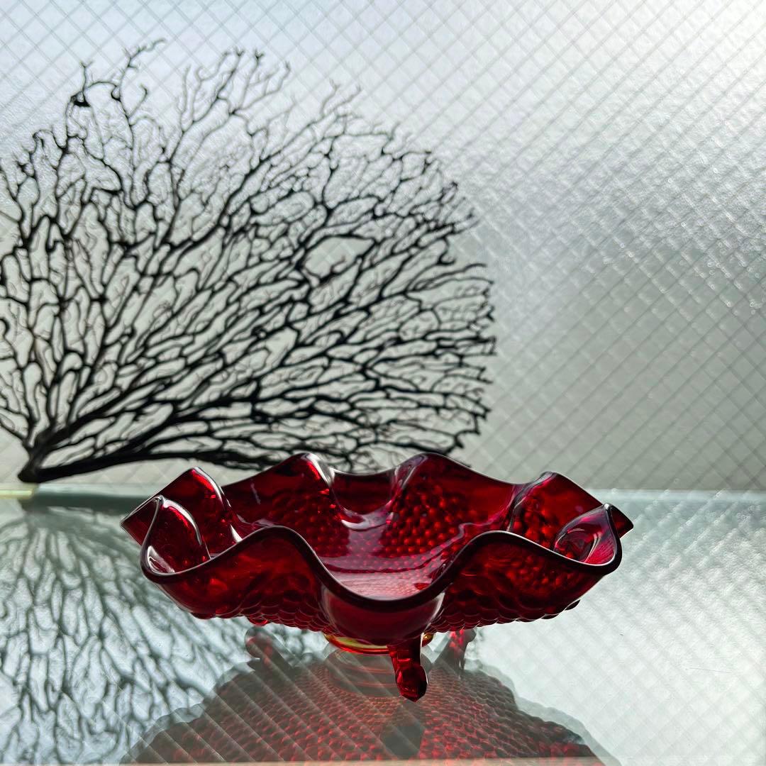 骨董　時代ガラス　霰プレス　三ツ脚付き　フリル　平鉢　菓子鉢　コンポート　ウラン