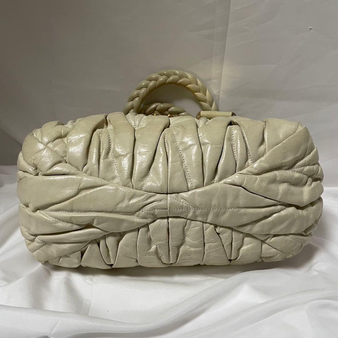 ■極美品■ MIUMIU ハンドバッグ　マテラッセル　白　ギャザー