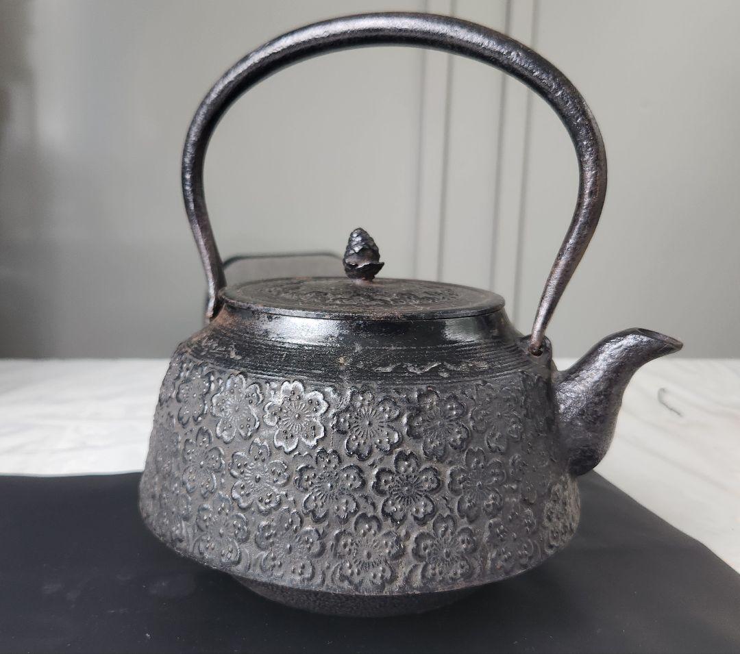 昭和レトロ 鋳鉄 花模様 鉄瓶 黒 鉄器 鋳物 茶釜 やかん 伝統工芸 民芸品