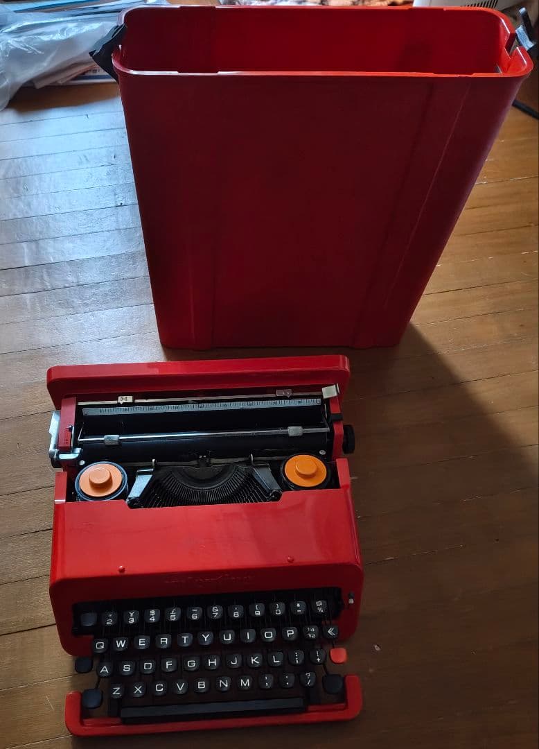 タイプライター Olivetti Valentine オリベッティ バレンタイン