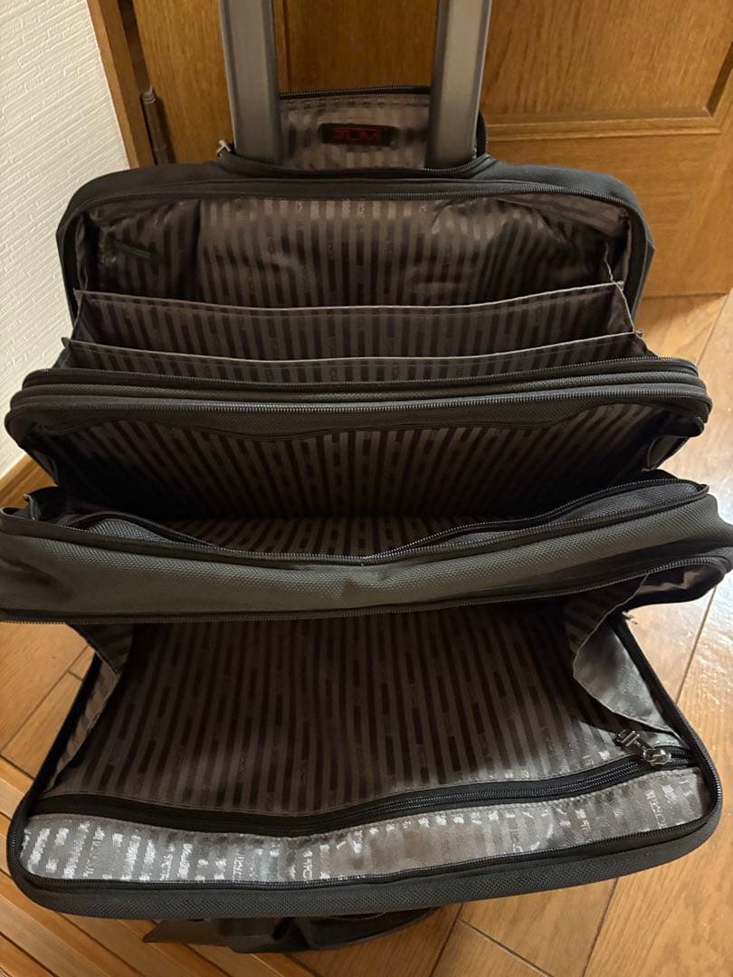TUMI 黒 ビジネスキャリー　トゥミ キャリーオンバッグ26003D4