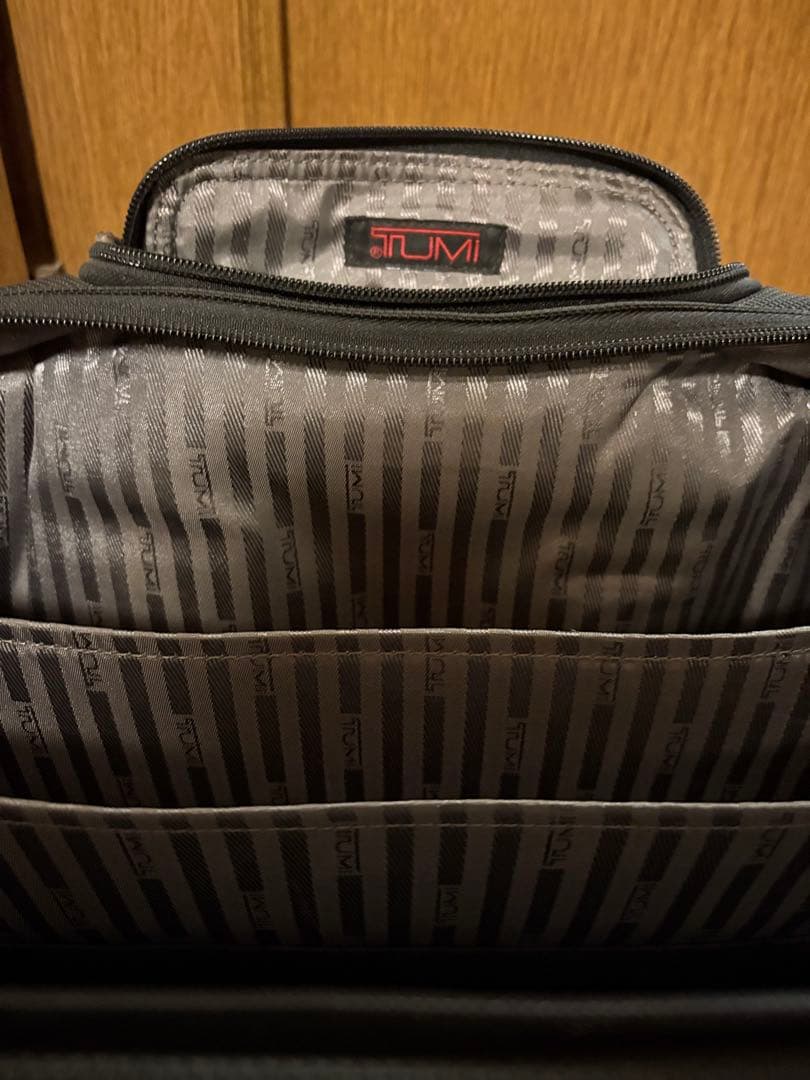 TUMI 黒 ビジネスキャリー　トゥミ キャリーオンバッグ26003D4