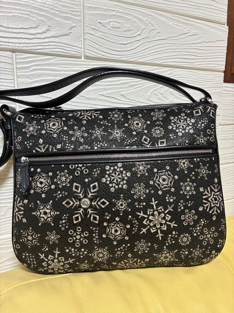 極美品　印傳屋 リカレア 雪の結晶　ショルダーバッグ