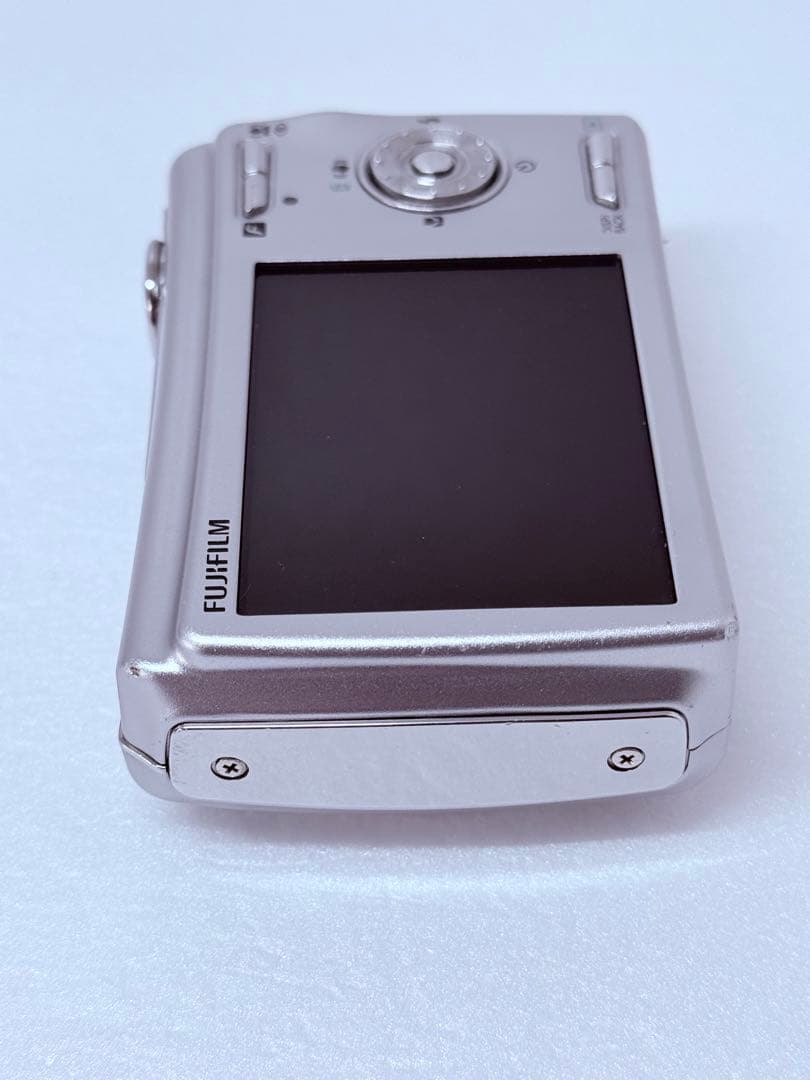 FUJIFILM FINEPIX F100fd 動作確認済 シルバー 5倍ズーム
