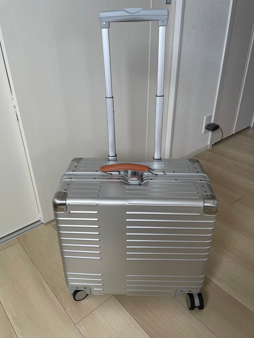 イノベーター INV1611 42L アルミキャリーケース1回使用