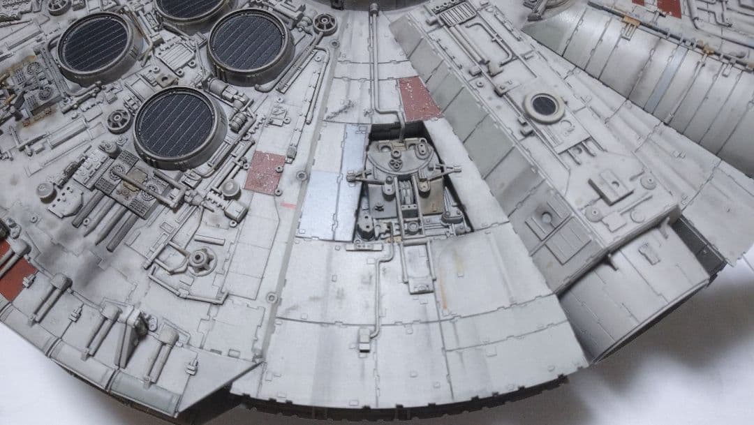 ファインモールド スターウォーズ ミレニアムファルコン 1/72 完成品