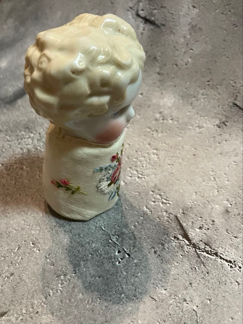 ドイツ　アンティーク　チャイナヘッドドール　希少なハンドメイド刺繍アレンジ