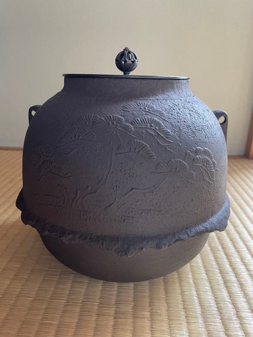 茶道具　﻿松梅文真形釜　釜師　畠春斎　模東京国立博物館蔵