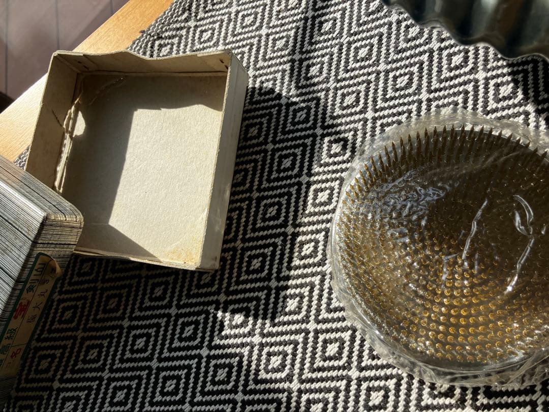 美品 水色の陶器製 花器 と 丸大形 高級剣山は新品未使用　ワレモノ発送致します