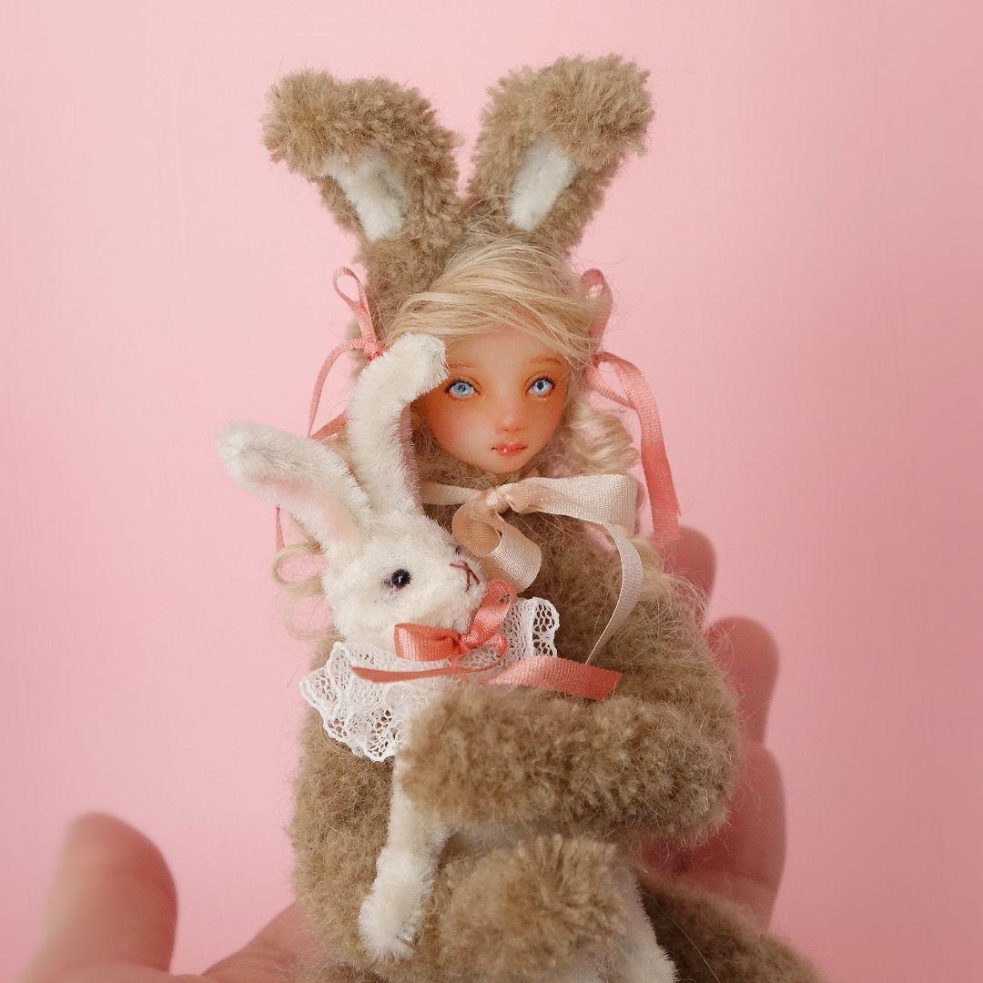 うさぎ着ぐるみドール　モールアート　アートドール 創作人形 サーニット樹脂粘土