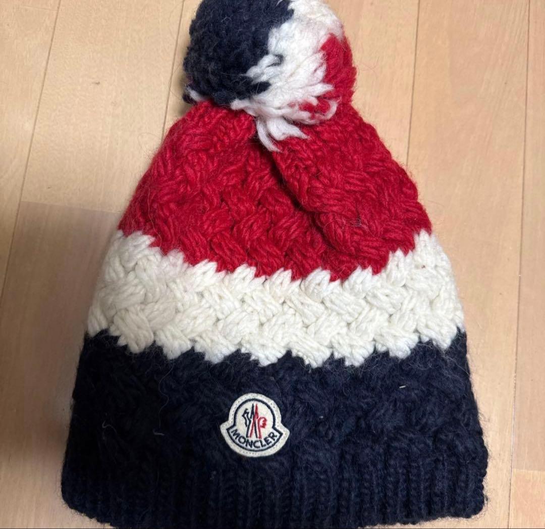 MONCLER ニット帽 赤・白・紺 編み込み