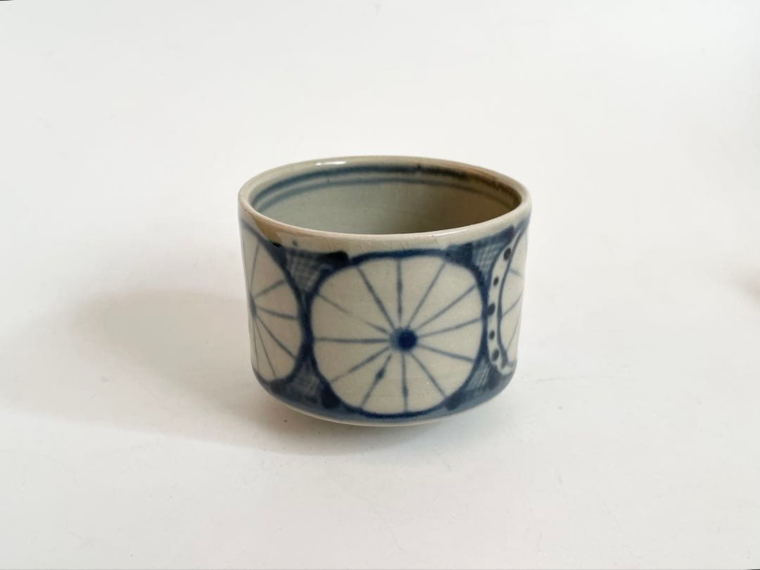 骨董　アンティーク　染付　菊文様　コロ茶碗　蕎麦猪口　半筒