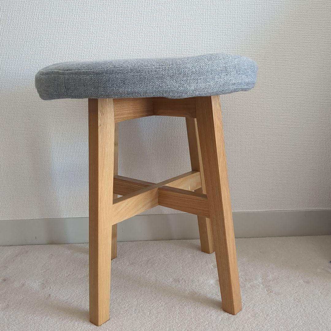 まるくる②　ウールクッション付き木製スツール
