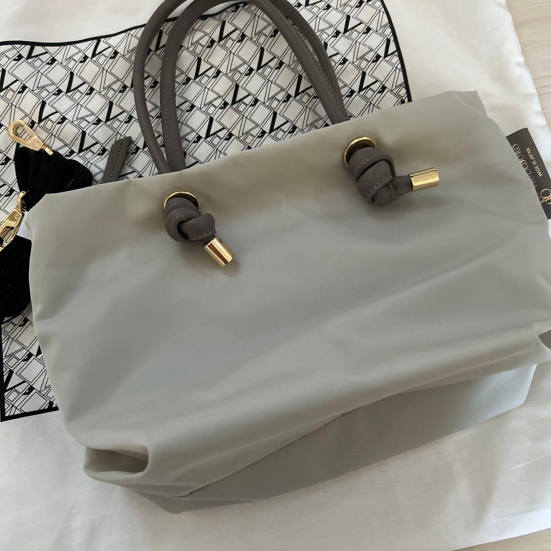 ヴィオラドーロ　アイスグレー