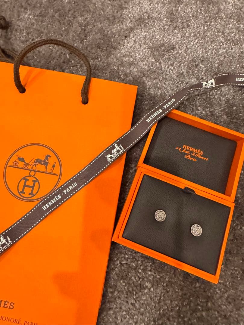 HERMES エルメス　エクスリプリスピアス
