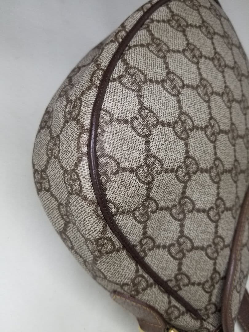 ヴィンテージ GUCCI GG ショルダーバッグ ベージュとブラウンのレザー。