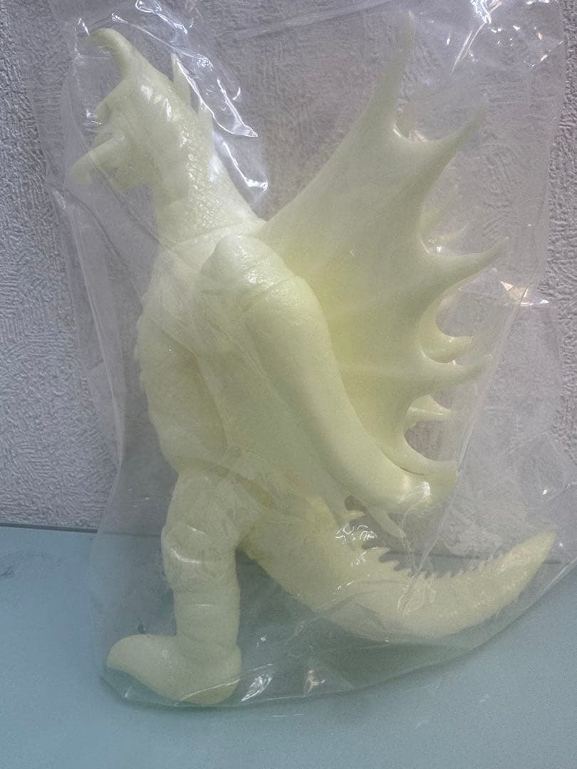ギガブレイン　ガイガン２代目　蓄光　未塗装　新品　スーフェス　東宝　特撮　ゴジラ