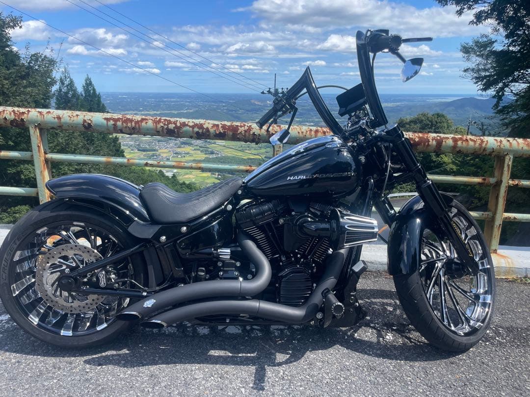 ハーレー　ブレイクアウト　タンク ブラック