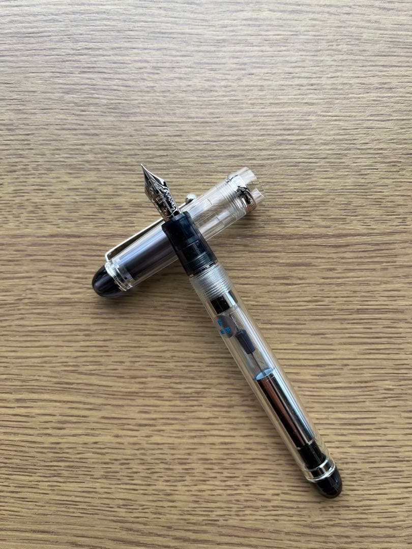 pilot カスタム74 透明軸　Fニブ