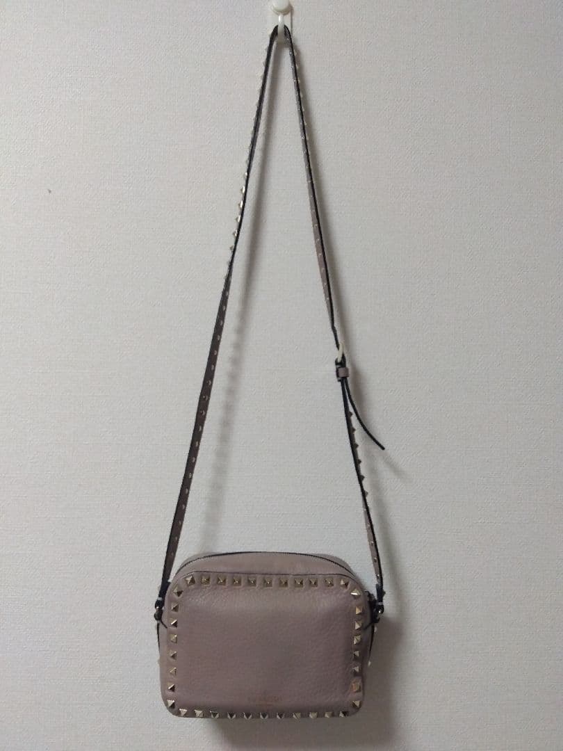 【VALENTINO】カメラバッグ スタッズショルダー 斜め掛け ベージュピンク