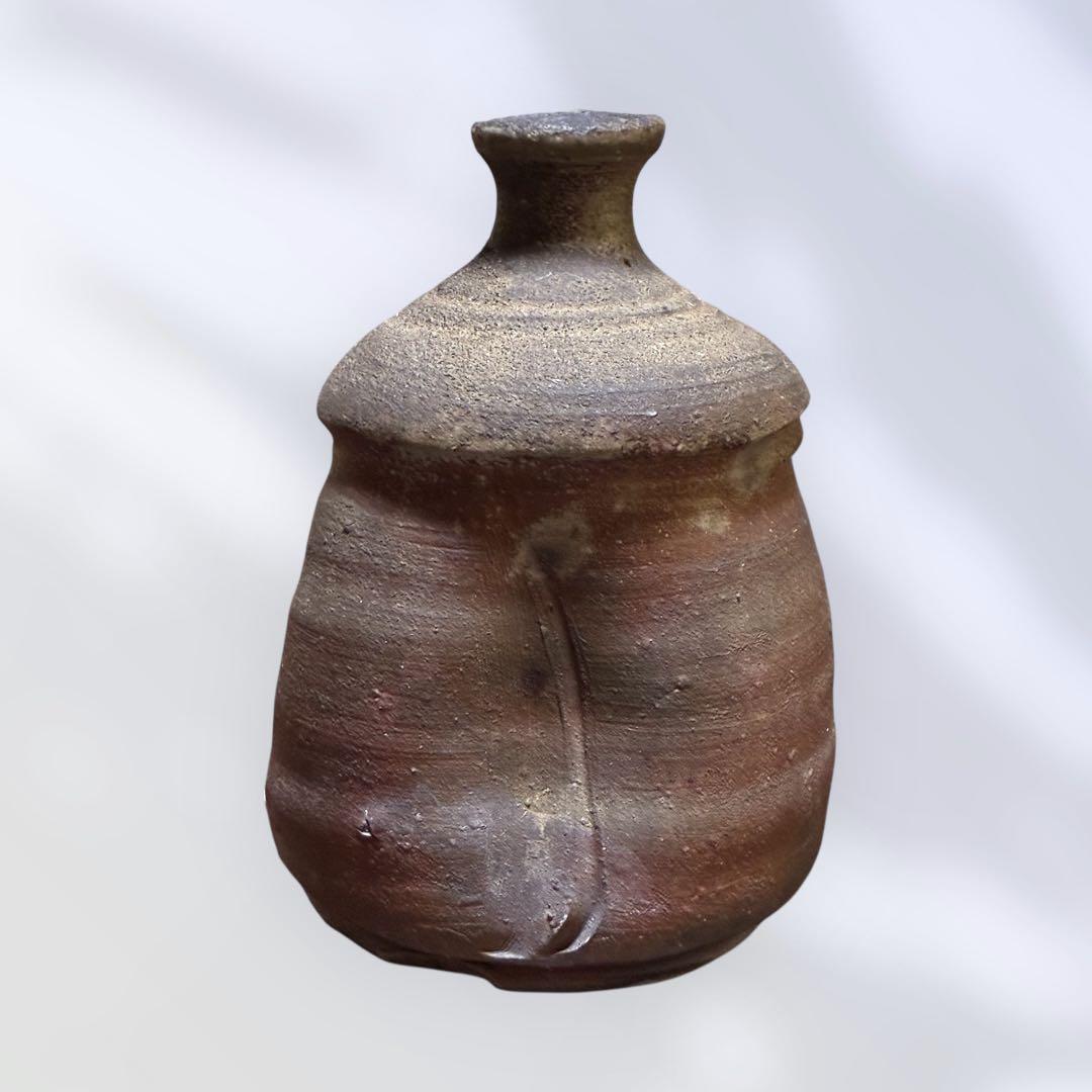 備前焼の国指定伝統工芸士兼松敬之氏の作品　徳利、工芸品。