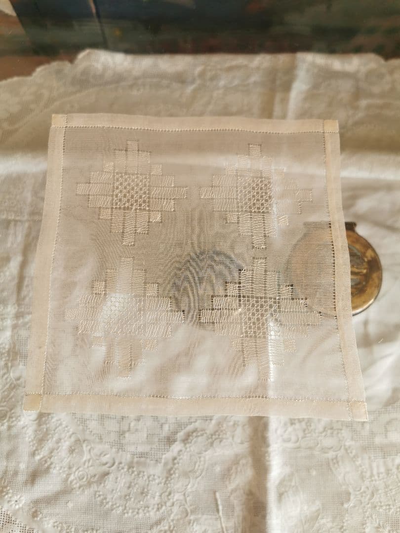 アンティーク シルクオーガンジー 透しドローンワークレース刺繍 スクエアドイリー