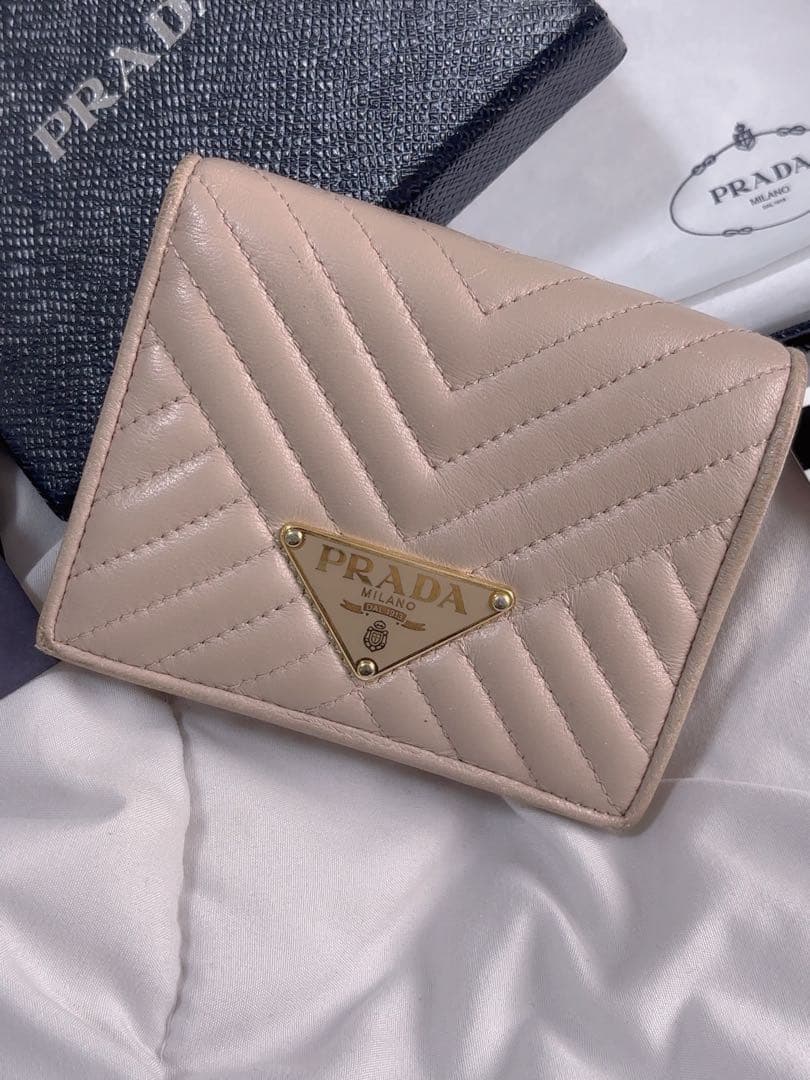 アネモネ♦︎正規店購入＊PRADA プラダ　二つ折り財布＊ナッパー　レザー