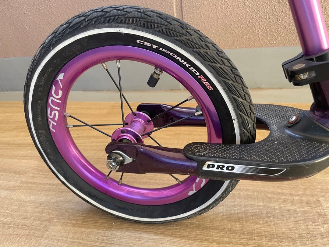 ストライダー　ゴムタイヤ　12インチ　STRIDER