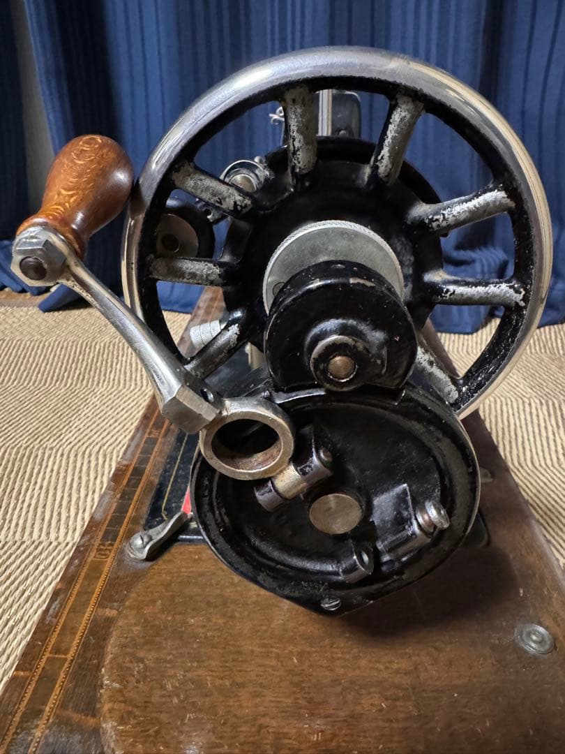 値下げ　アンティークミシン　Husqvarna スウェーデン製　ハスクバーナ