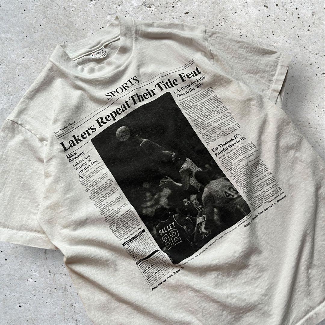 【80s】USA製NBAレイカーズ ニュースペーパーTシャツ　シングルステッチ